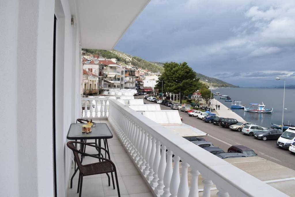 Seafront Luxury Apartment Amfilochia Exterior photo