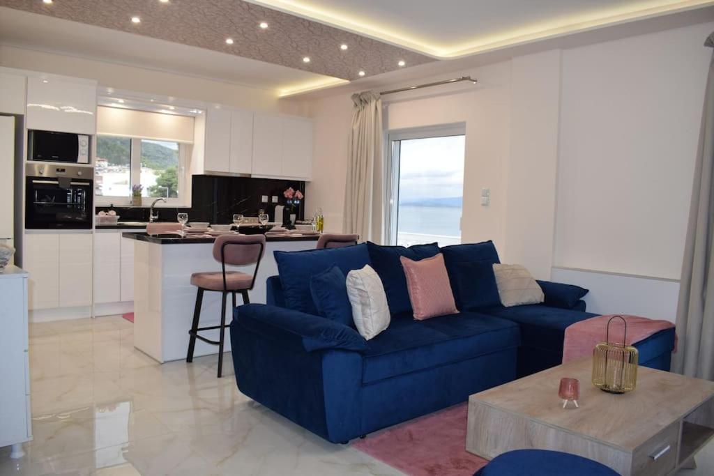 Seafront Luxury Apartment Amfilochia Exterior photo